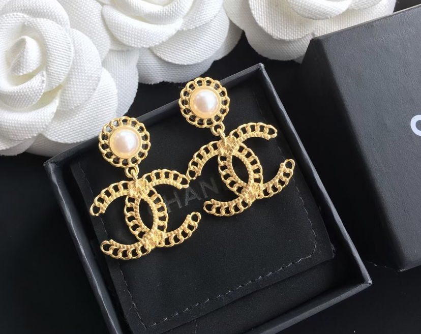 Luxury Gold Earring Pearl Detail
